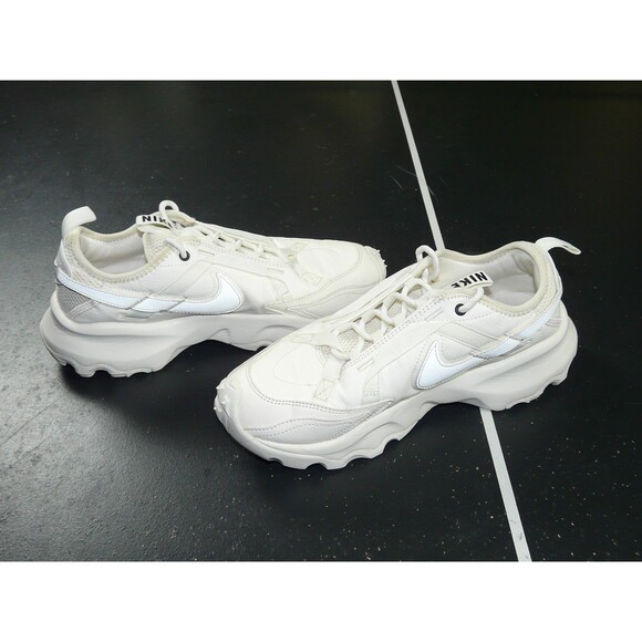 Amazon.com | Nike TC 7900 Women Nike TC 7900 Low Sneakers Athletic Shoes White Sail Women\'s Size 8.5 DD9682-100